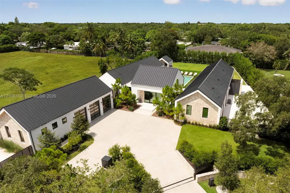 6973 SW 151st St, Palmetto Bay FL 33158