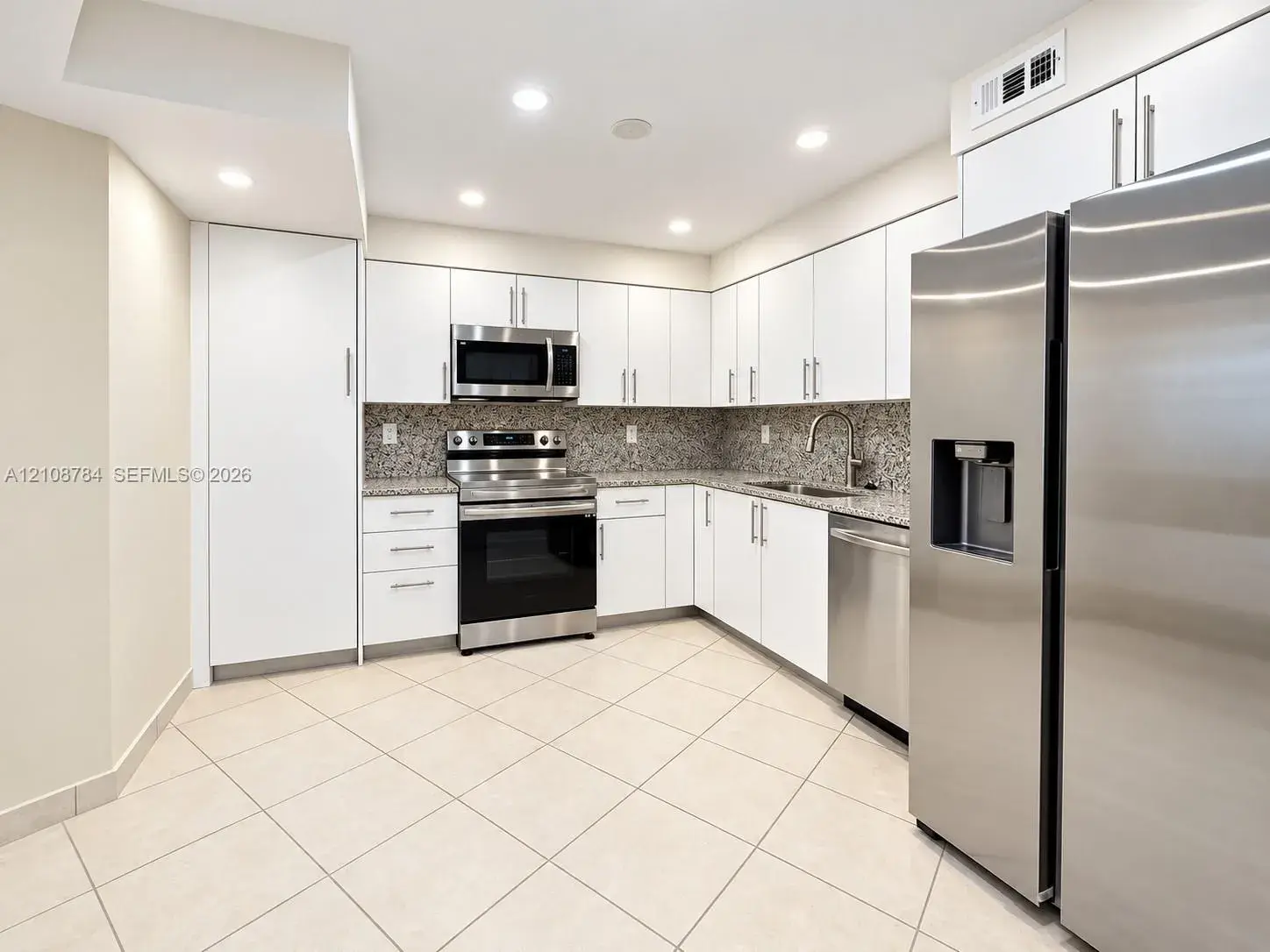 3180 S Ocean Dr # 520, Hallandale Beach FL 33009