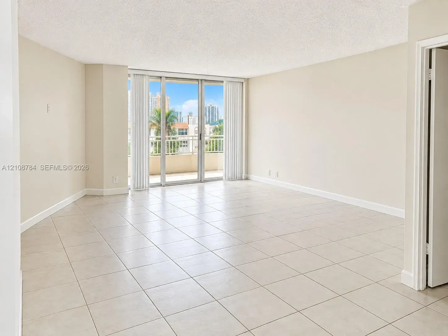3180 S Ocean Dr # 520, Hallandale Beach FL 33009