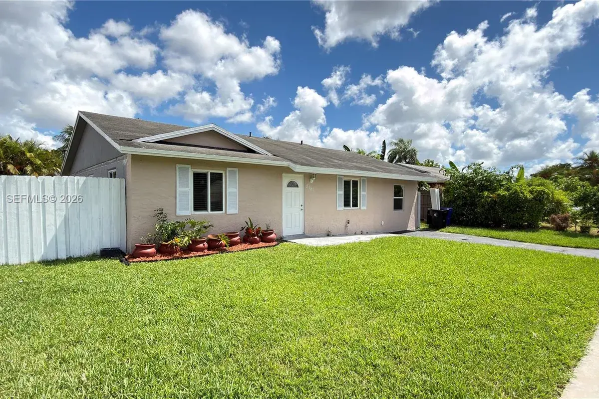 8151 SW 7th St, North Lauderdale FL 33068