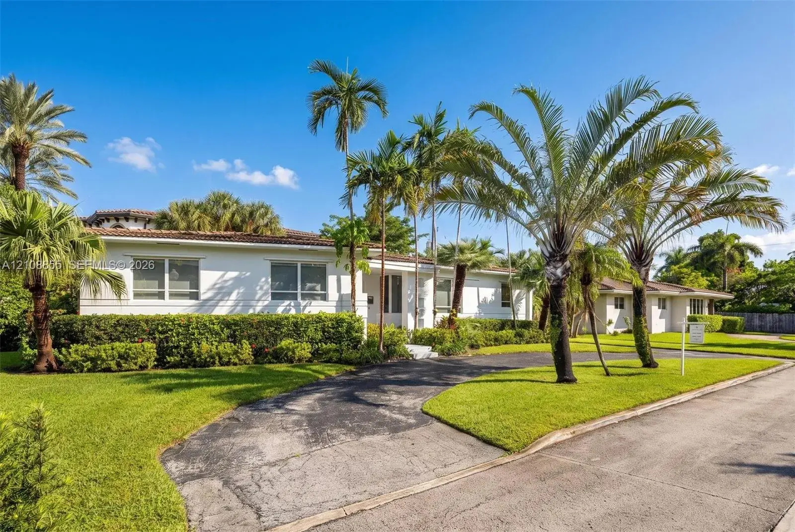 9520 E Broadview Dr, Bay Harbor Islands FL 33154