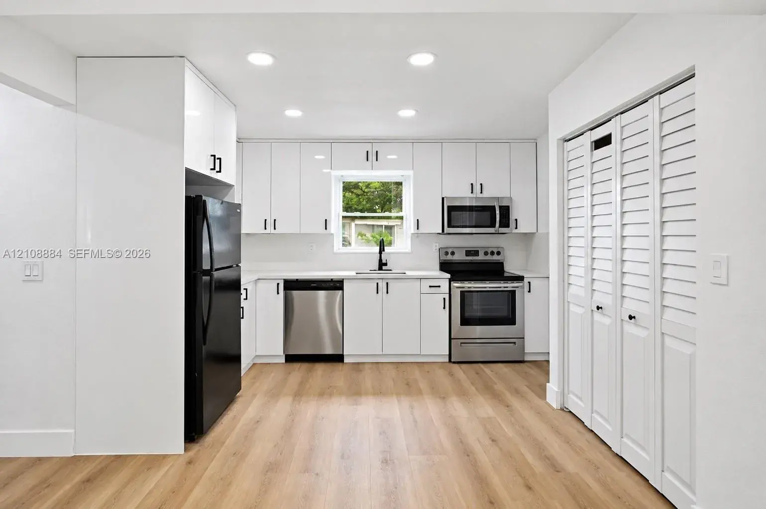 5201 SW 28th Ter, Dania Beach FL 33312