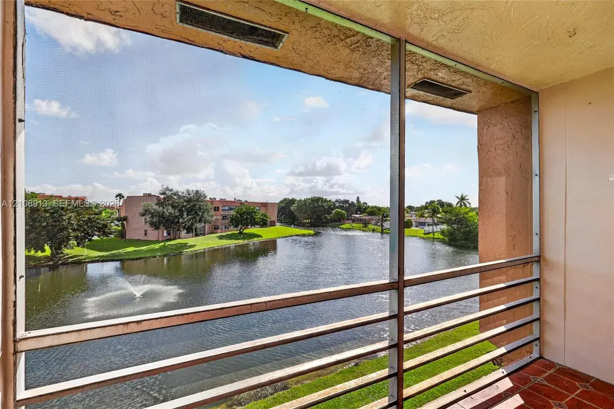 9900 Sunrise Lakes Blvd # 308, Sunrise FL 33322
