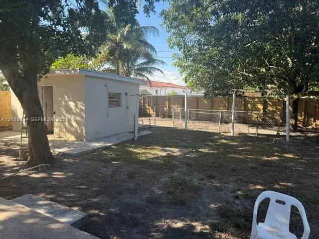 683 E 19th St, Hialeah FL 33013