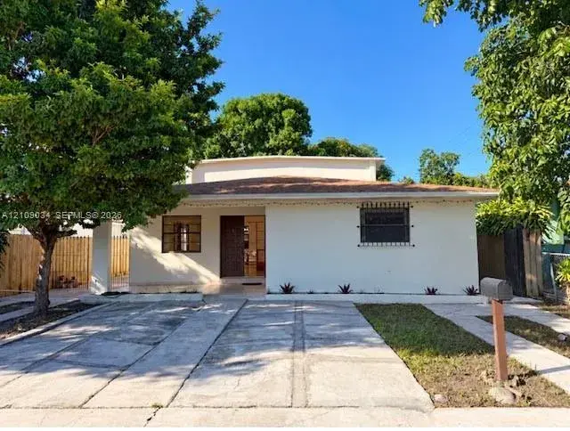 683 E 19th St, Hialeah FL 33013