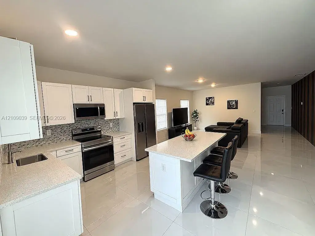 22066 Miami Ave, Miami FL 33170