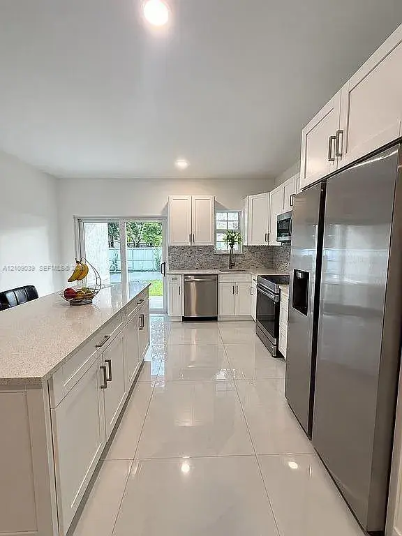 22066 Miami Ave, Miami FL 33170