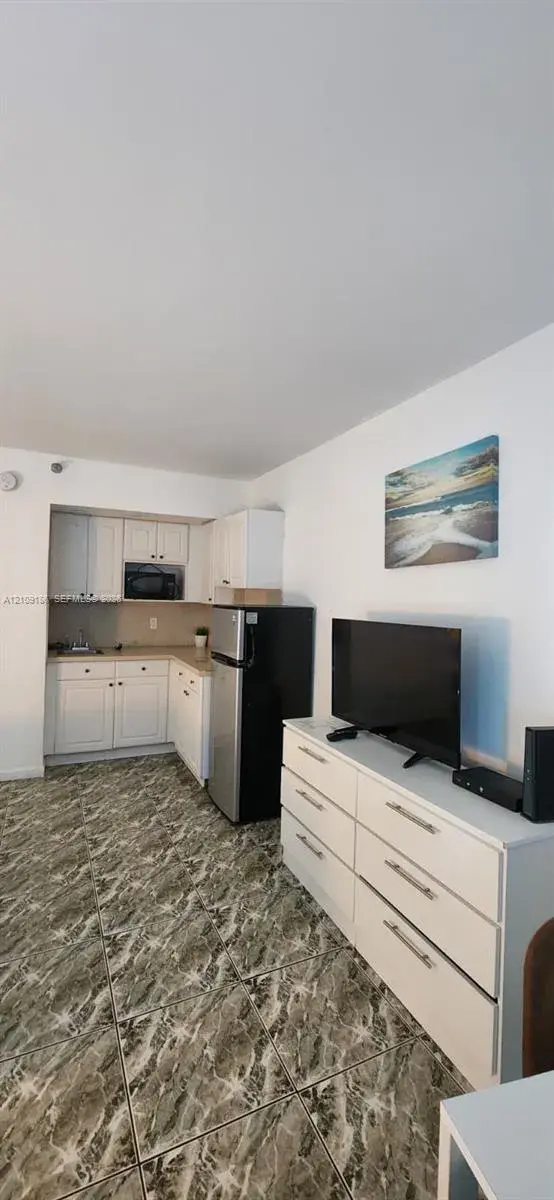 5445 Collins Ave # 1408, Miami Beach FL 33140