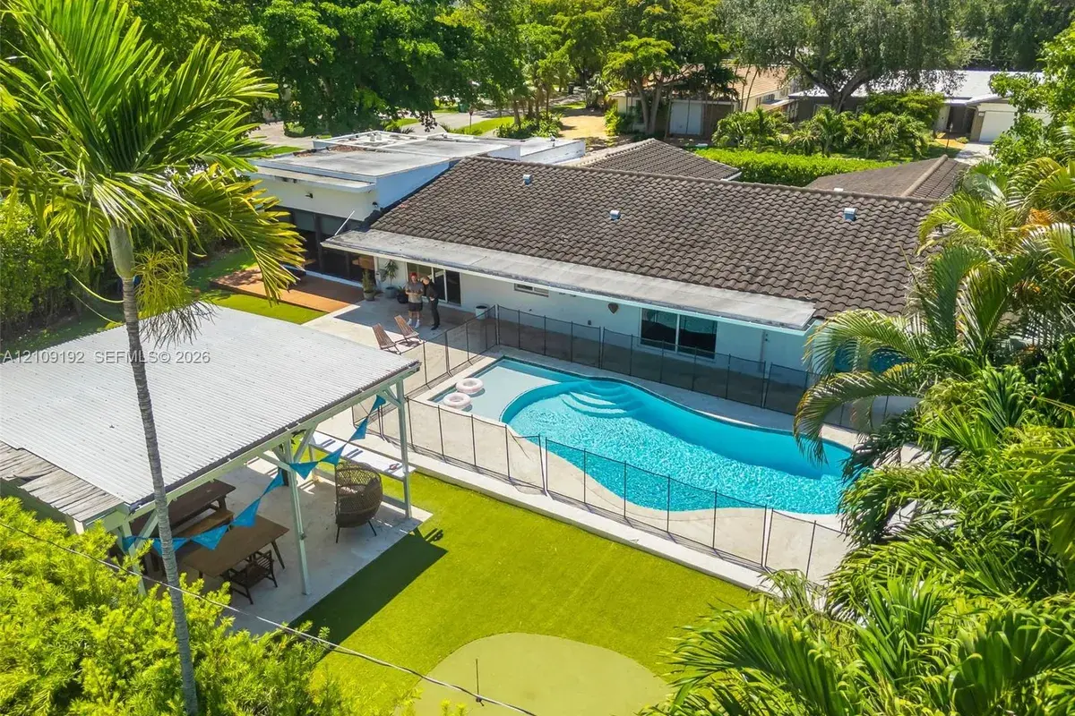 2471 NE 201st St, Miami FL 33180