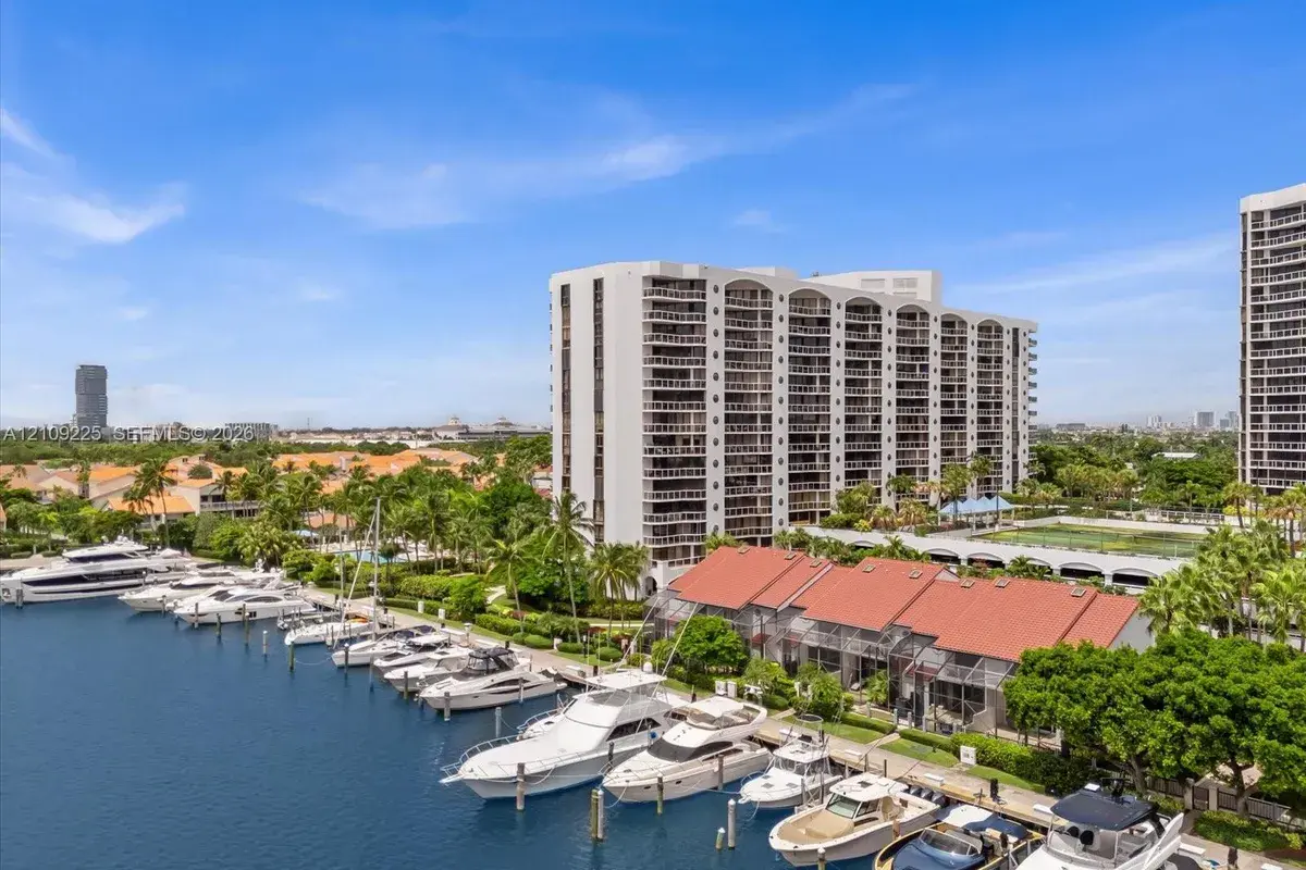 3610 Yacht Club Dr # 805, Aventura FL 33180