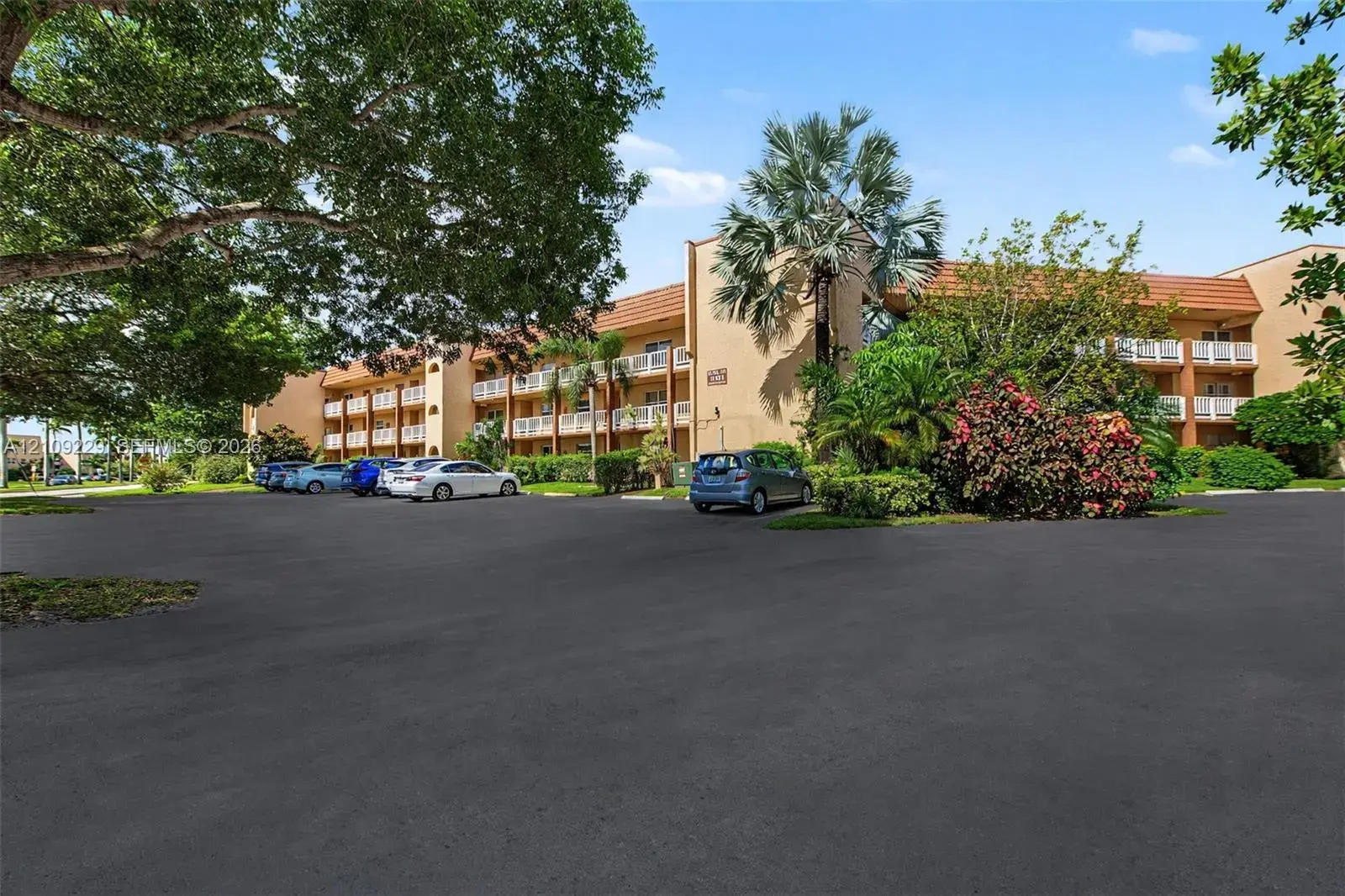 9301 Sunrise Lakes Blvd # 105, Sunrise FL 33322