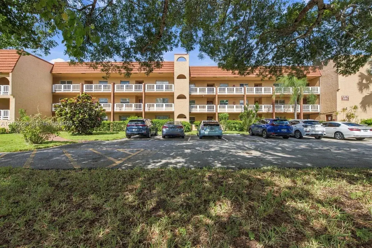 9301 Sunrise Lakes Blvd # 105, Sunrise FL 33322