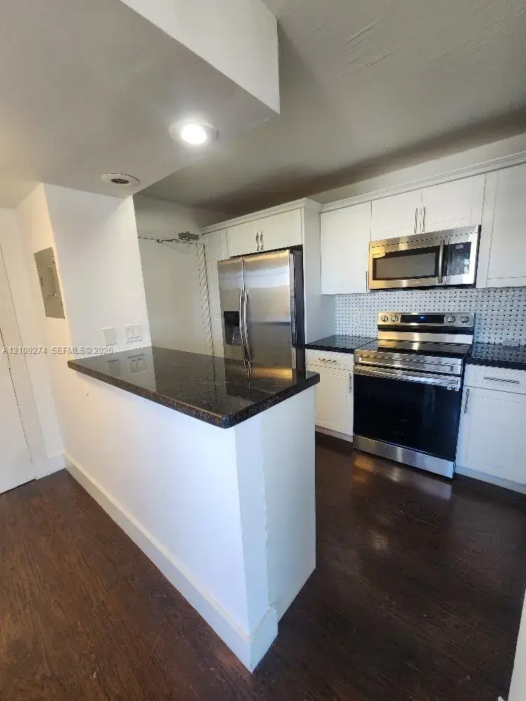 2016 Bay Dr # 304, Miami Beach FL 33141