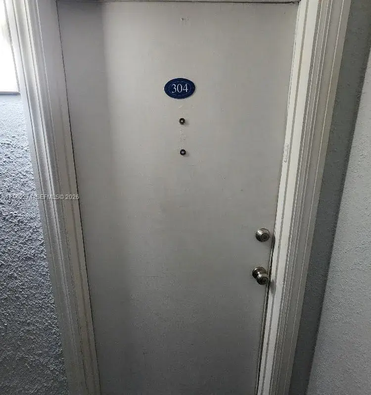 2016 Bay Dr # 304, Miami Beach FL 33141