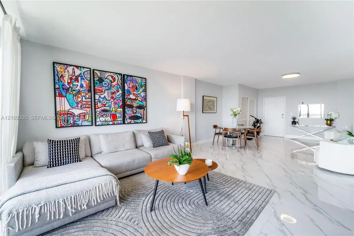 90 Edgewater Dr # 1119, Coral Gables FL 33133