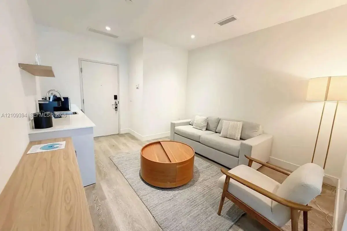 229 SW 9th St # 303, Miami FL 33130