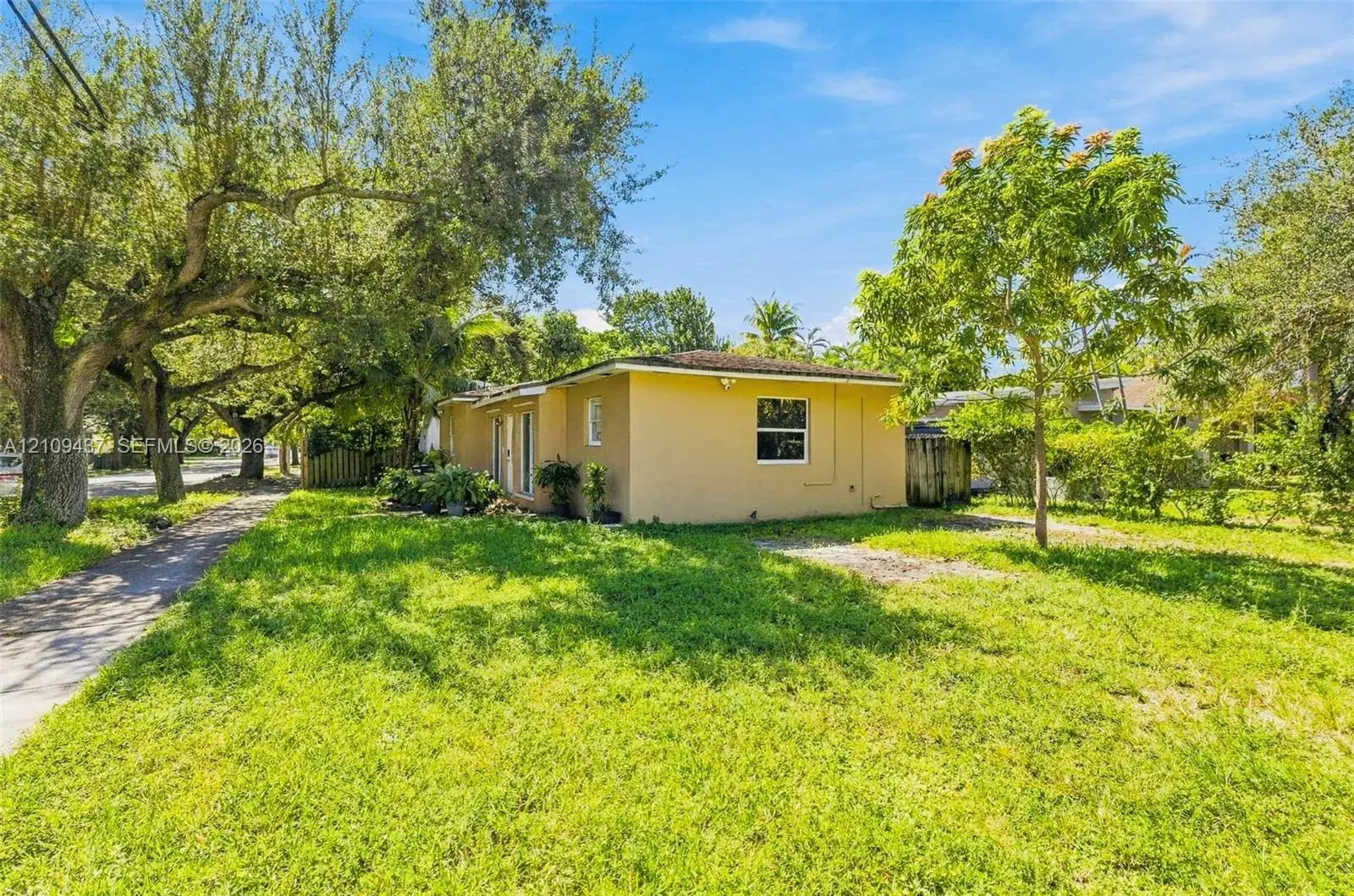 910 S 28th Ave, Hollywood FL 33020