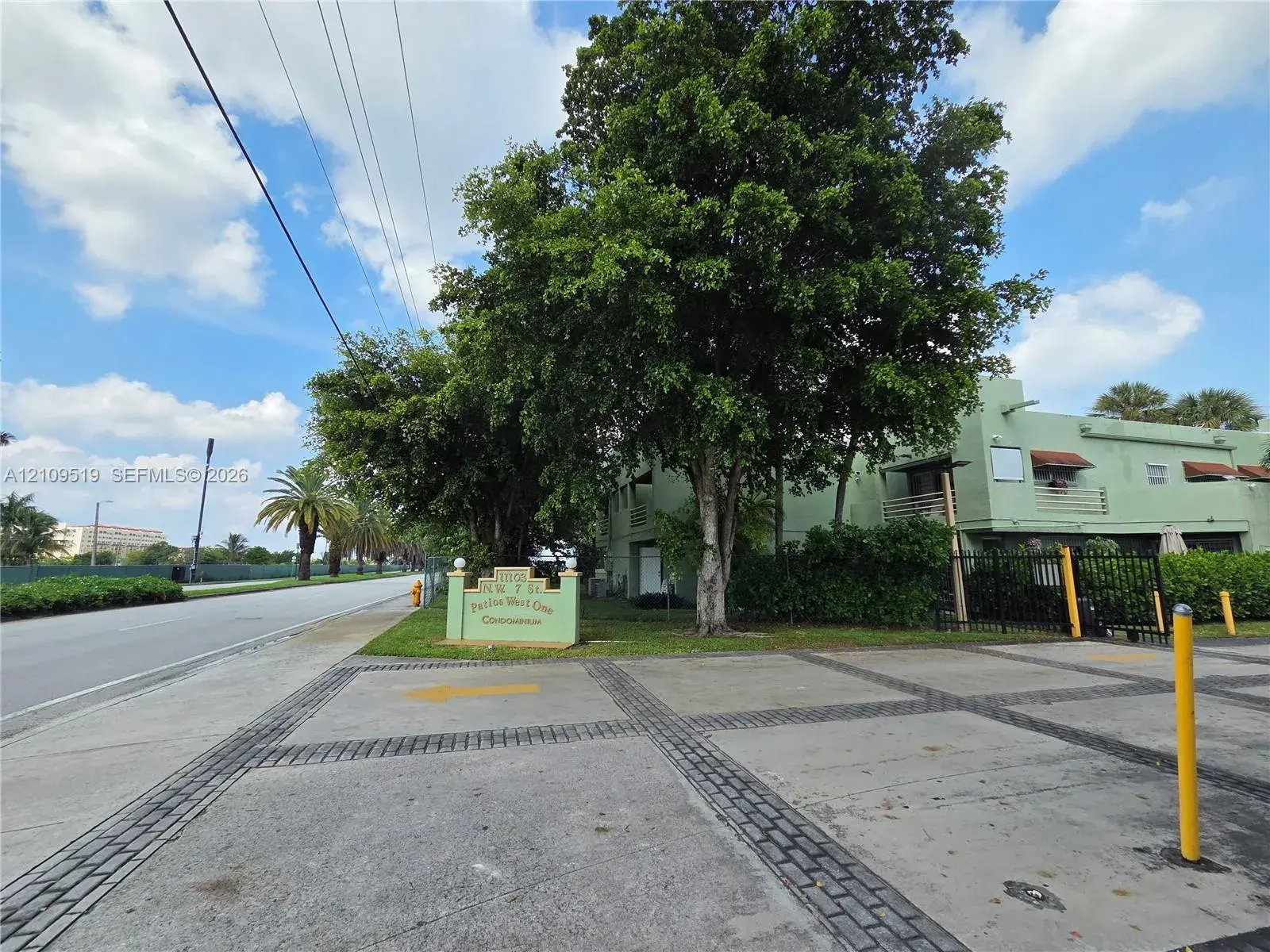 11081 NW 7th St # 14, Miami FL 33172