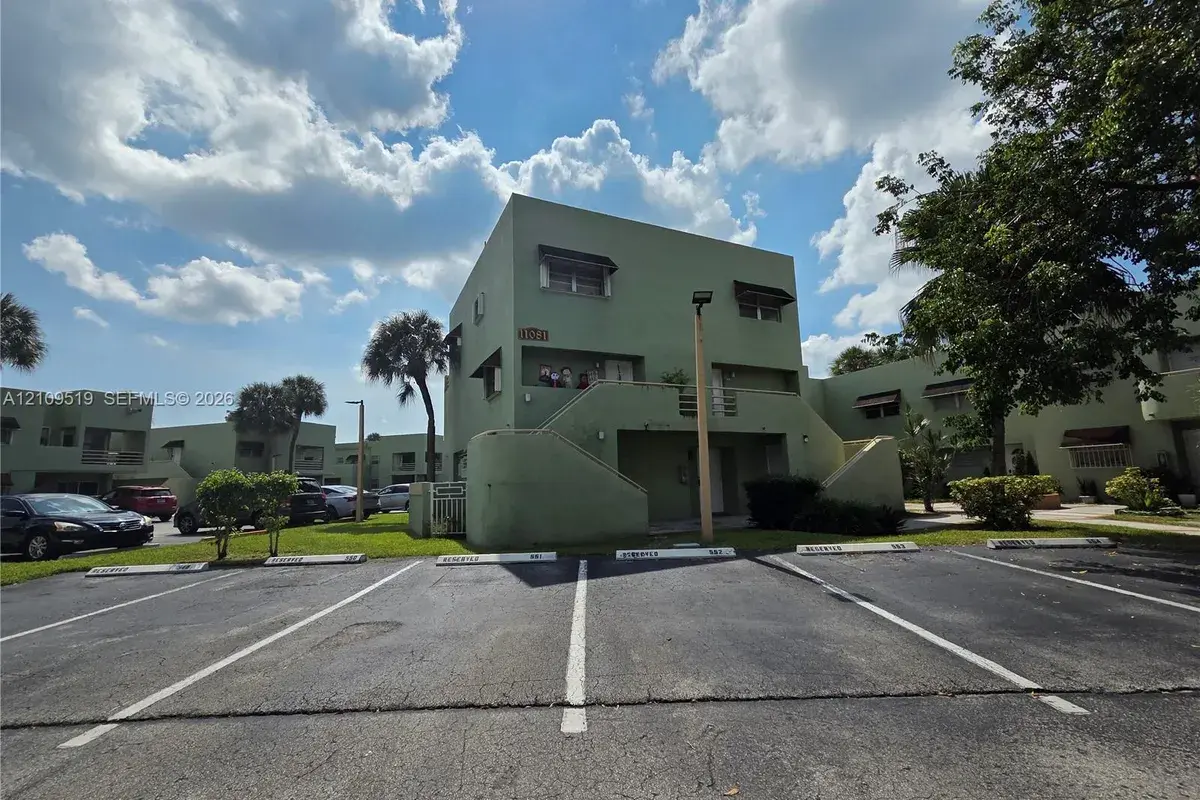 11081 NW 7th St # 14, Miami FL 33172