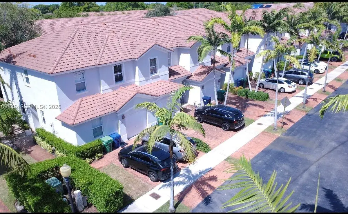 1035 NE 207th Ter, Miami FL 33179