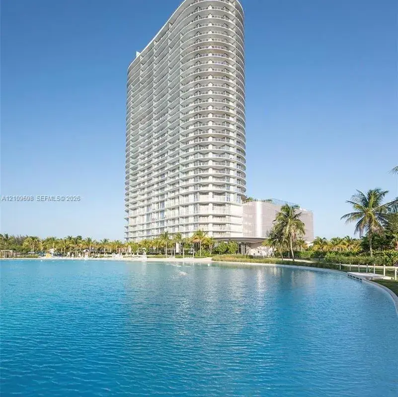 2411 Laguna Circle # 810, North Miami FL 33181