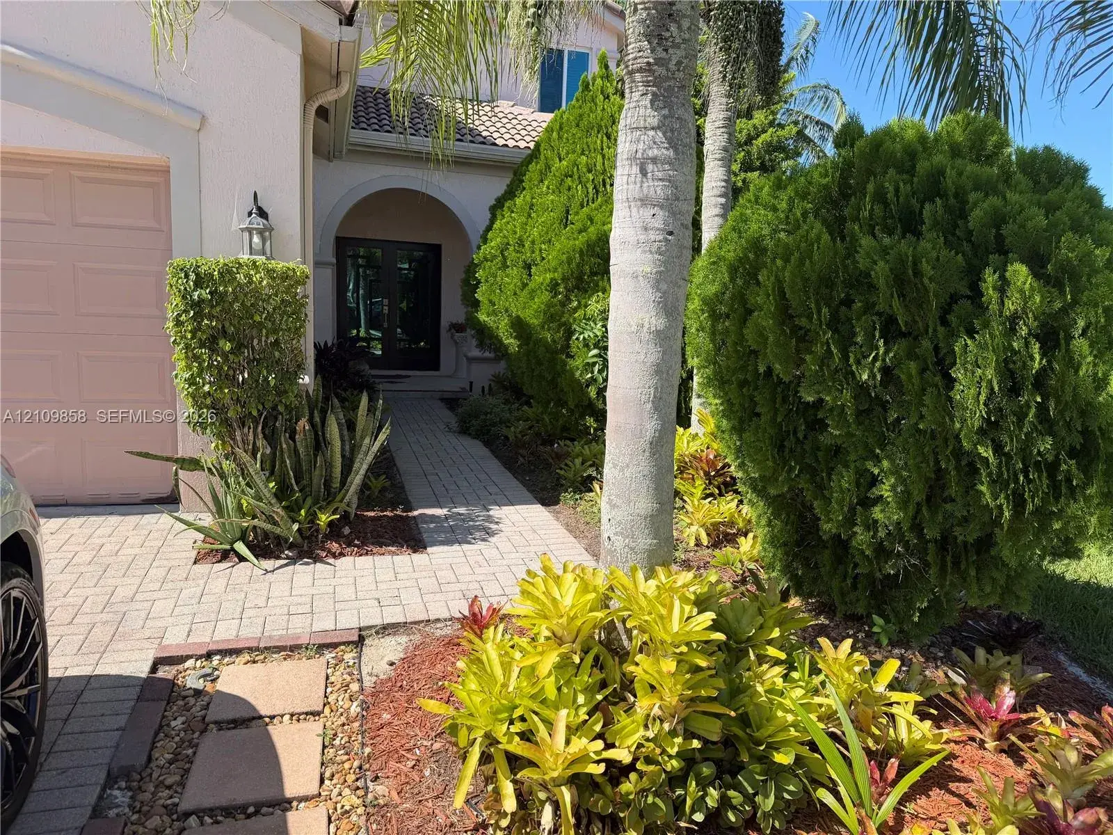 1603 E Banyan Way, Weston FL 33327