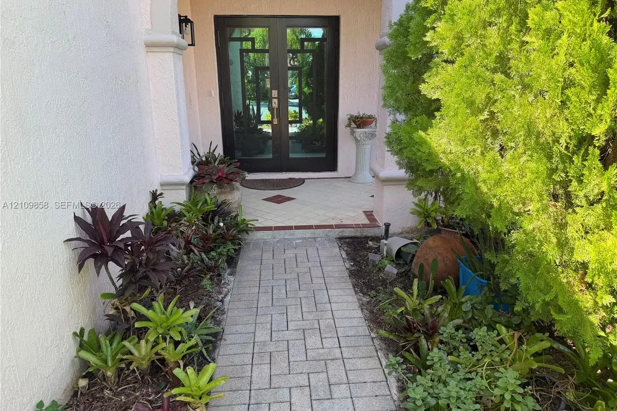 1603 E Banyan Way, Weston FL 33327