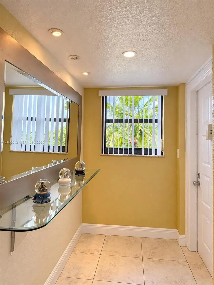 1101 Colony Point Cir # 423, Pembroke Pines FL 33026