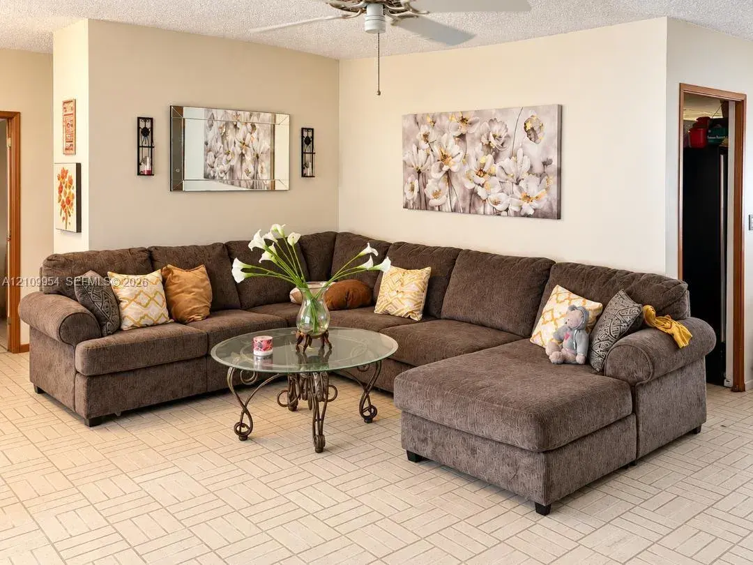 8528 Windsor Dr, Miramar FL 33025