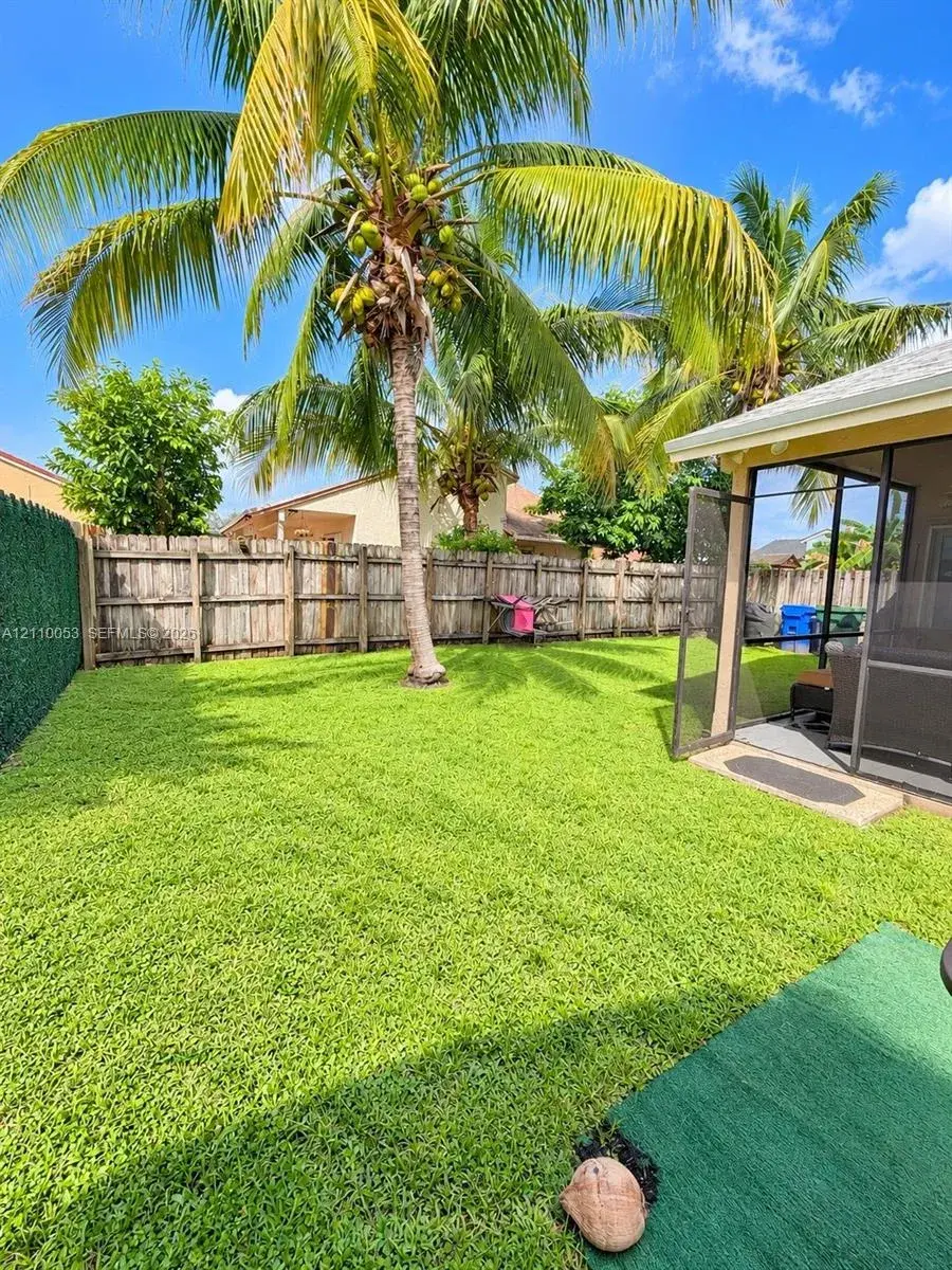 1030 SW 111th Ave, Pembroke Pines FL 33025