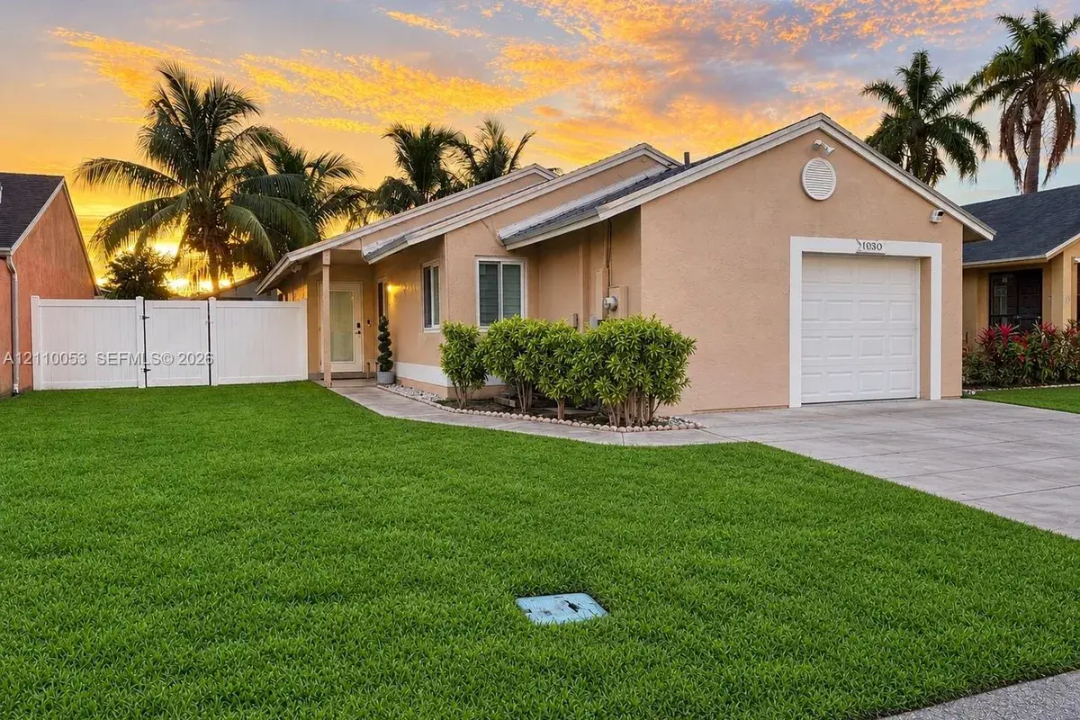 1030 SW 111th Ave, Pembroke Pines FL 33025