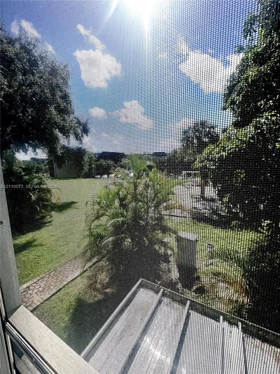447 NE 195th St # 214, Miami FL 33179