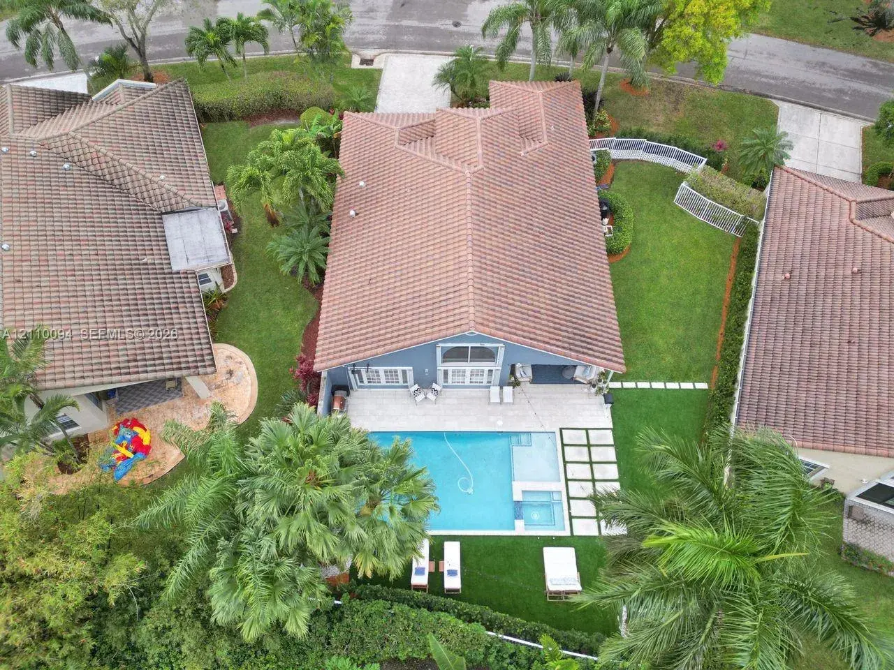 2064 Island Cir, Weston FL 33326