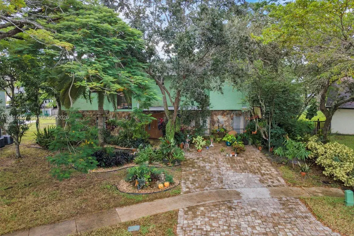 10164 SW 52nd St, Cooper City FL 33328