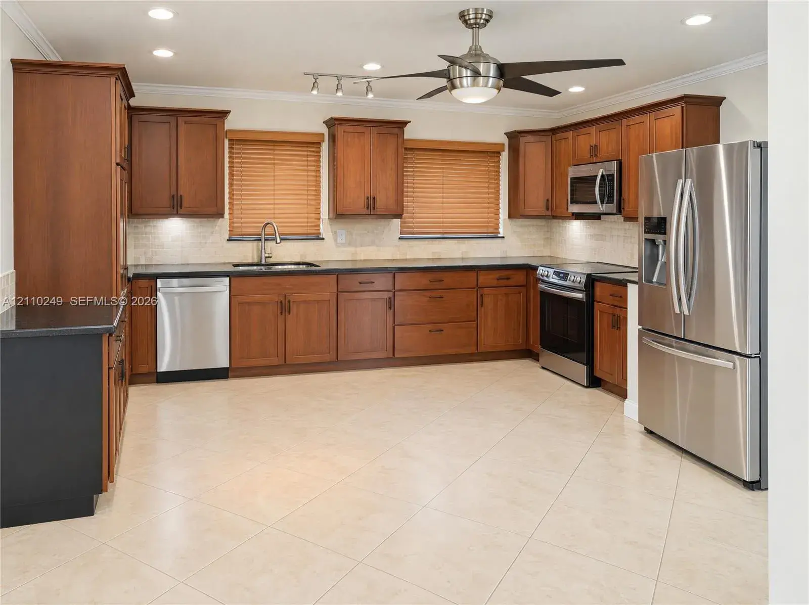1825 NE 26th Dr, Wilton Manors FL 33306