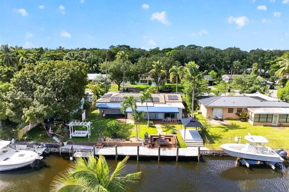 2100 SW 23rd Ter, Fort Lauderdale FL 33312
