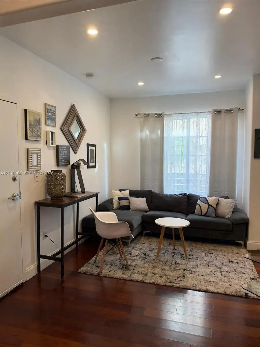 526 15th St # 8, Miami Beach FL 33139