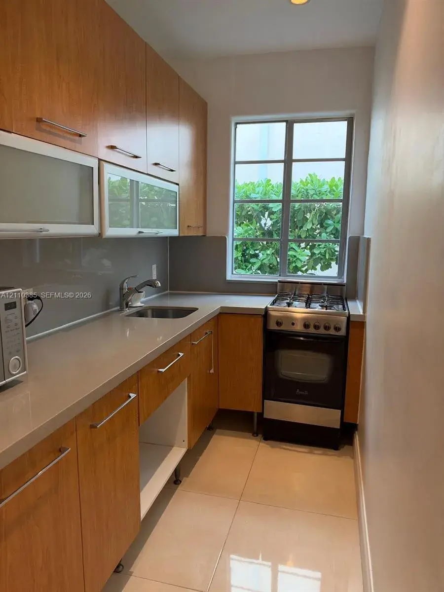526 15th St # 8, Miami Beach FL 33139