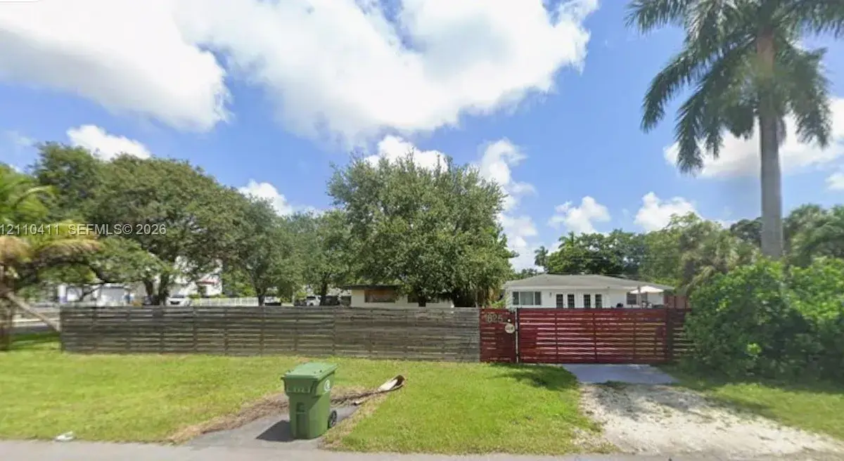 1825 SW 30th St, Fort Lauderdale FL 33315
