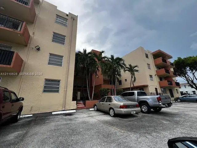 677 SW 9th Ave # 205, Miami FL 33130