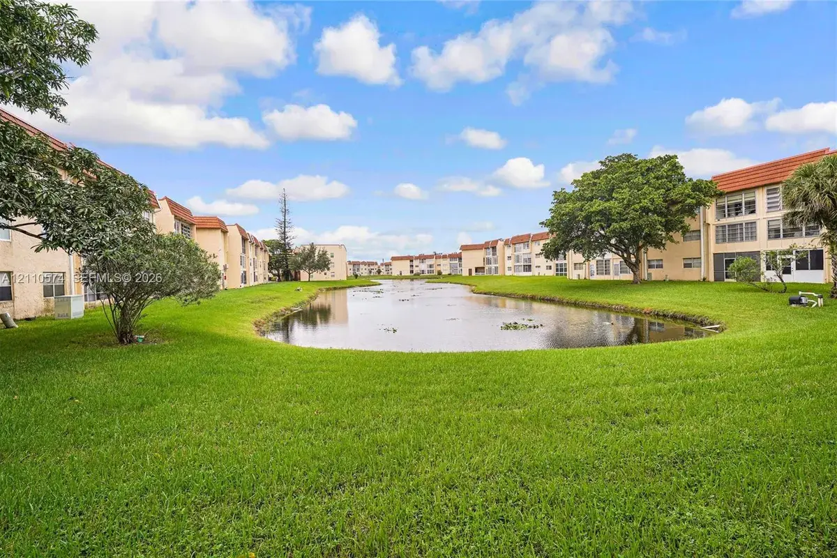 8821 Sunrise Lakes Blvd # 102, Sunrise FL 33322