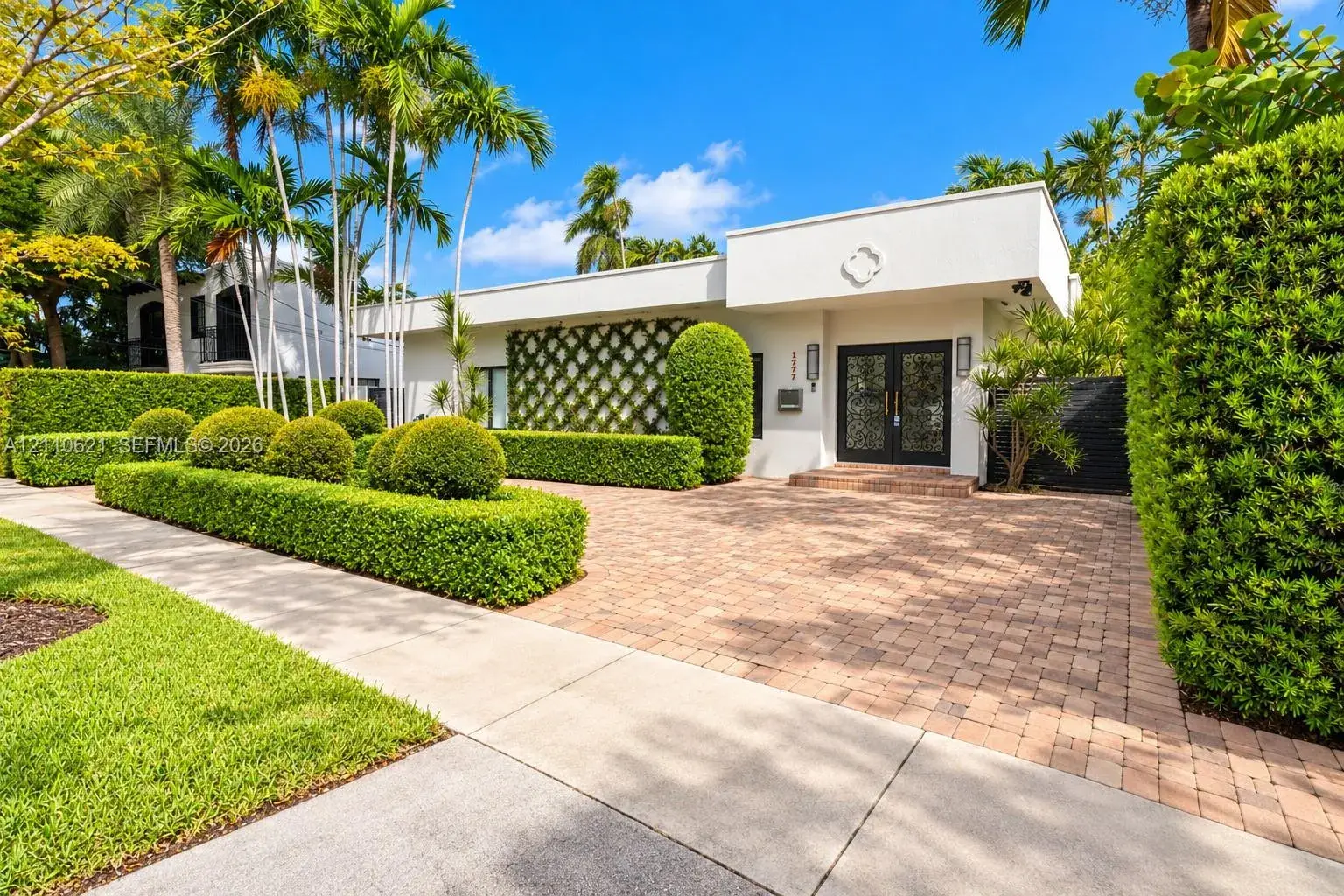 1777 Daytonia Rd, Miami Beach FL 33141
