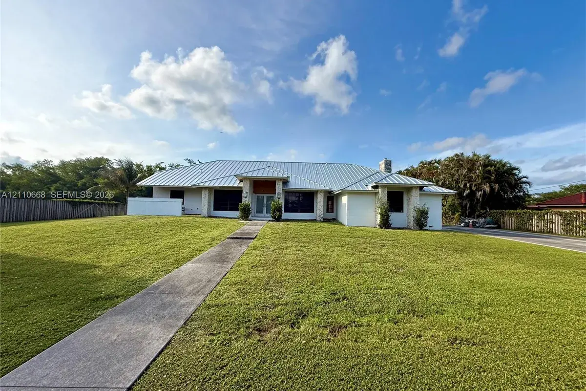 11961 NW 4th St, Plantation FL 33325