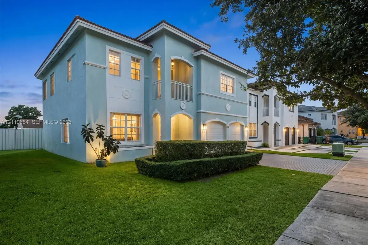 13542 SW 177th Ter, Miami FL 33177