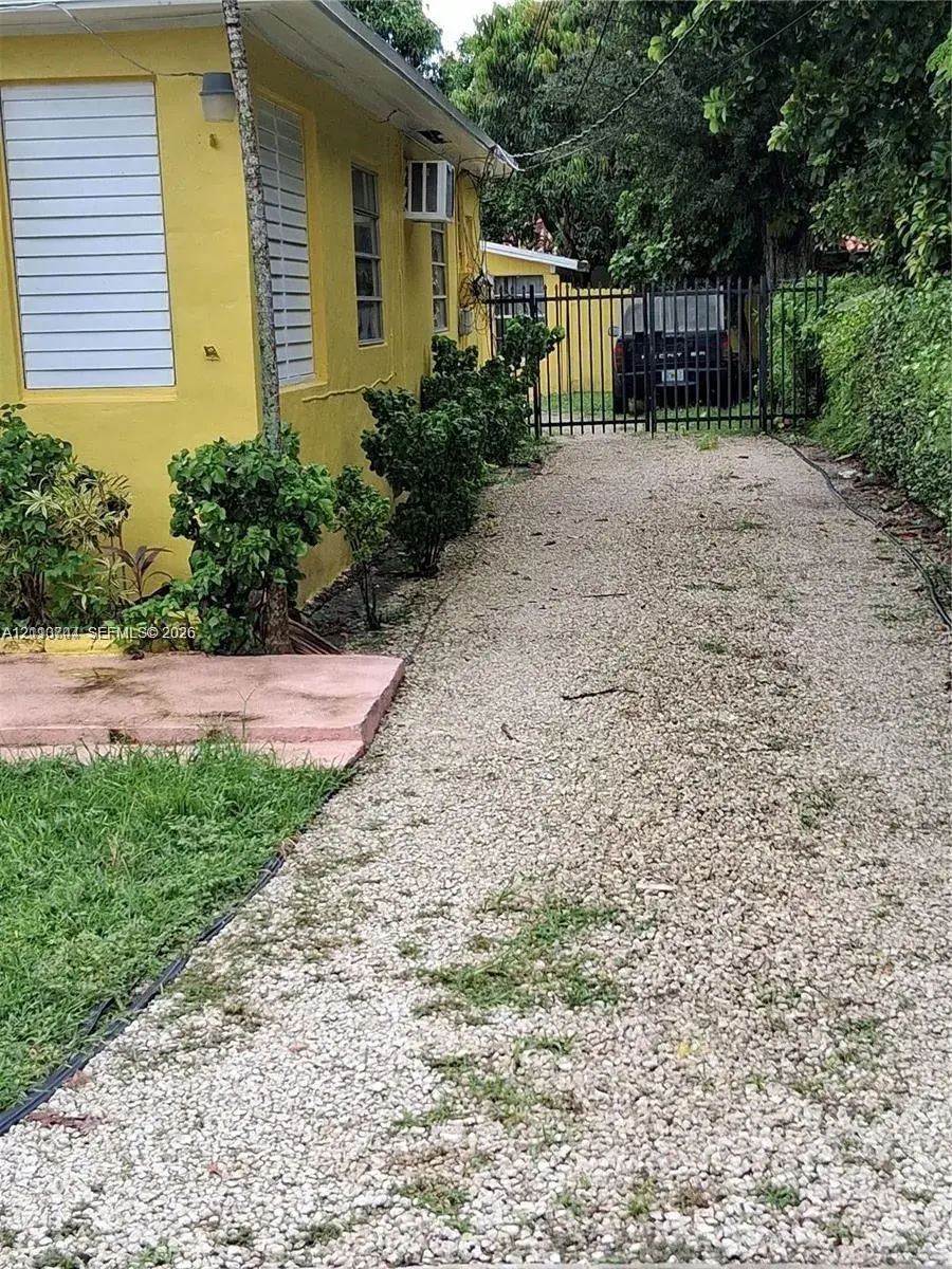 118 NE 118th St, Miami FL 33161