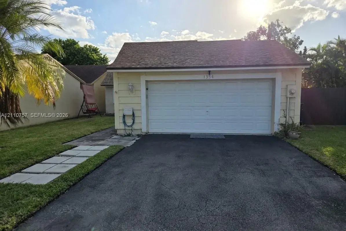 1354 Pelican Ct, Homestead FL 33035