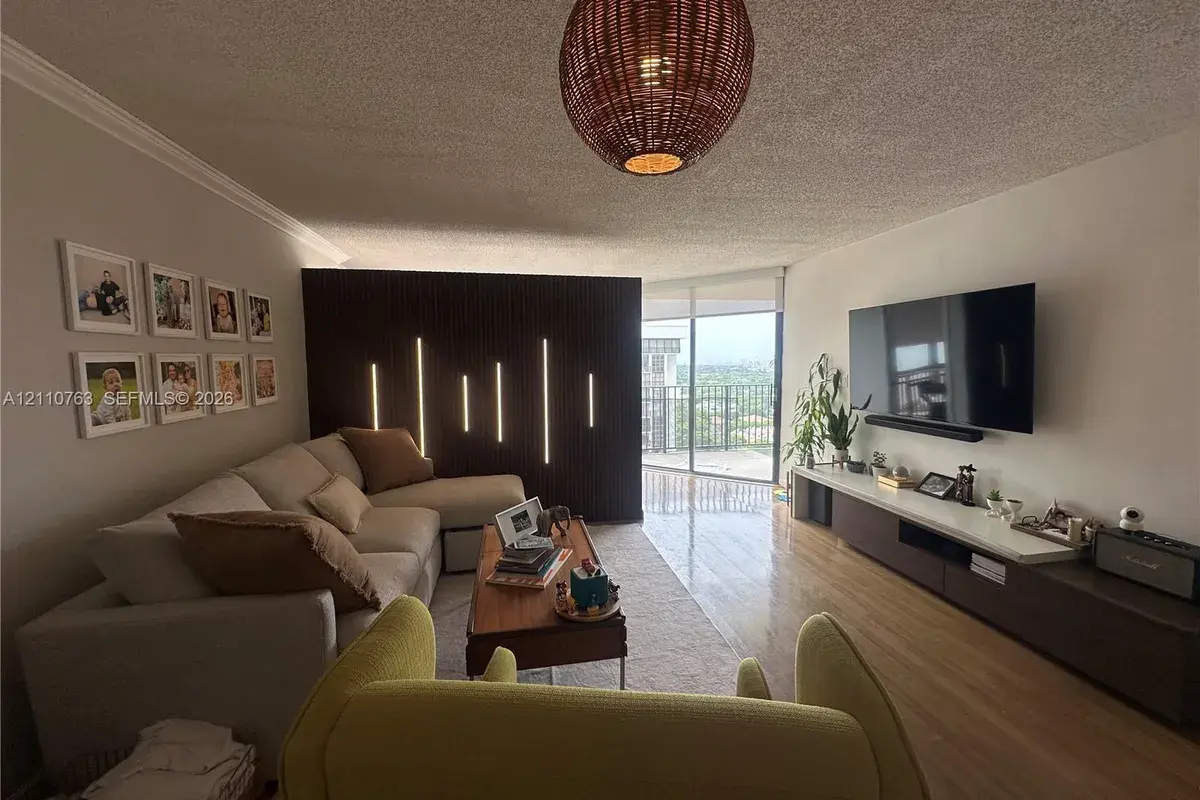 1901 Brickell Ave # B1706, Miami FL 33129
