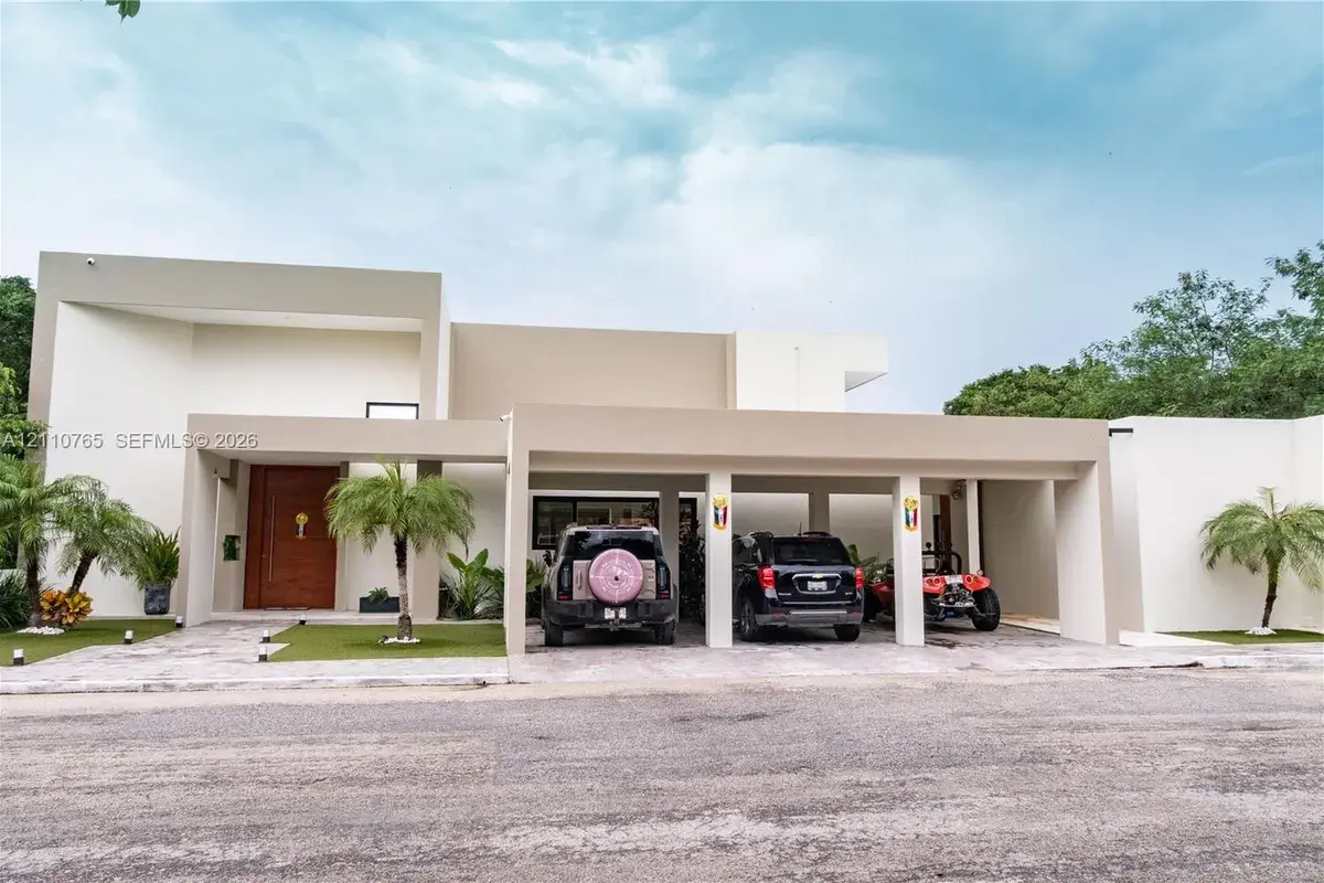 Calle 19 x 40 Casa #55, Hacienda Privada Cholul, FL
