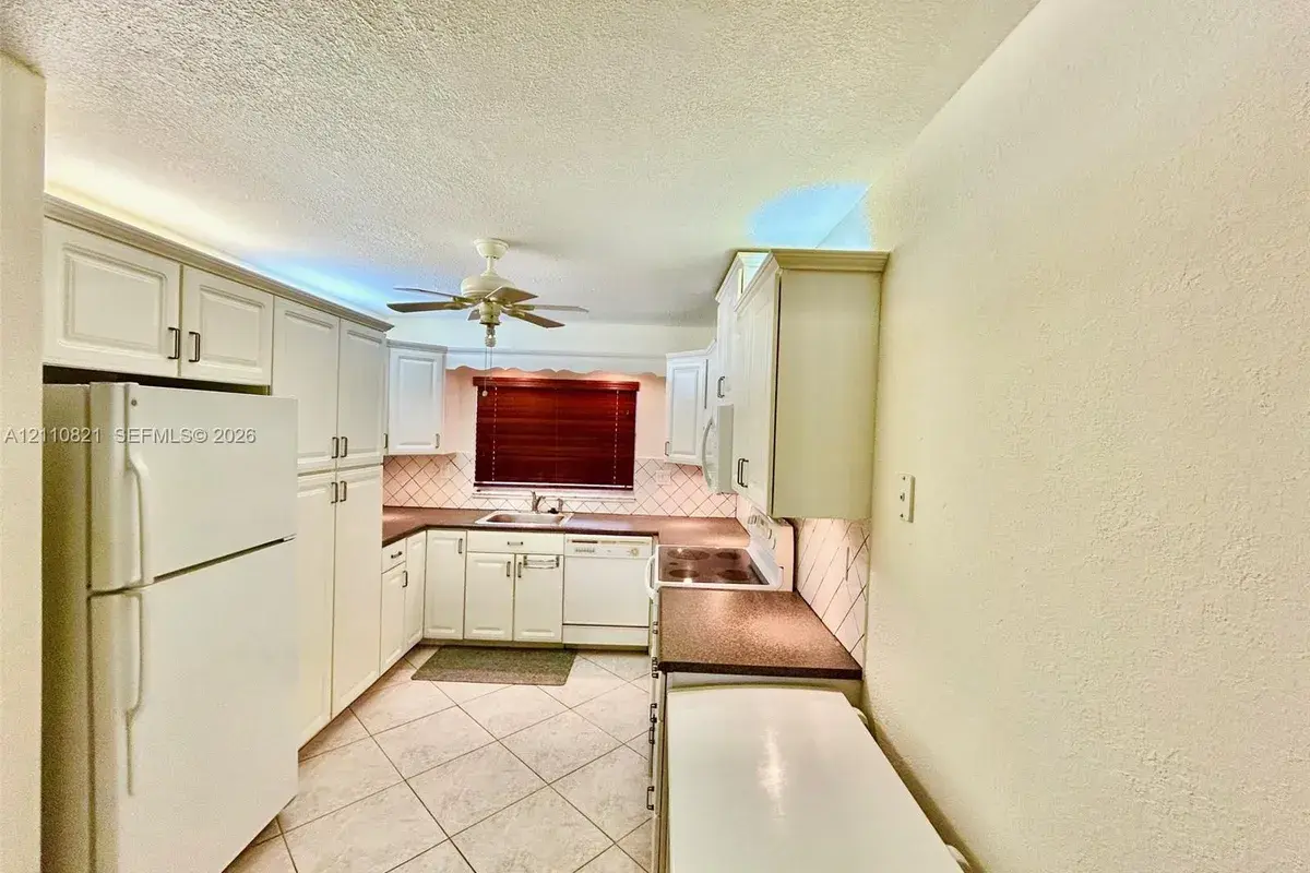 9020 Sunrise Lakes Blvd # 303, Sunrise FL 33322