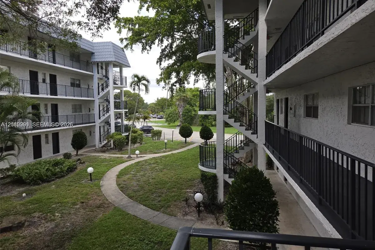 3360 Spanish Moss Ter # 203, Lauderhill FL 33319